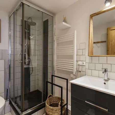 Le Cham 106 Modern Studio In Central Chamonix | Walk To Ski Lift & Town Center - Happy Rentals *